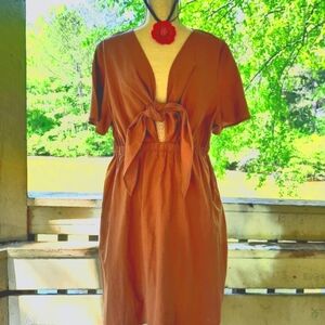 ❤Brand new flirty dress with tie front halter💛*necklace not included